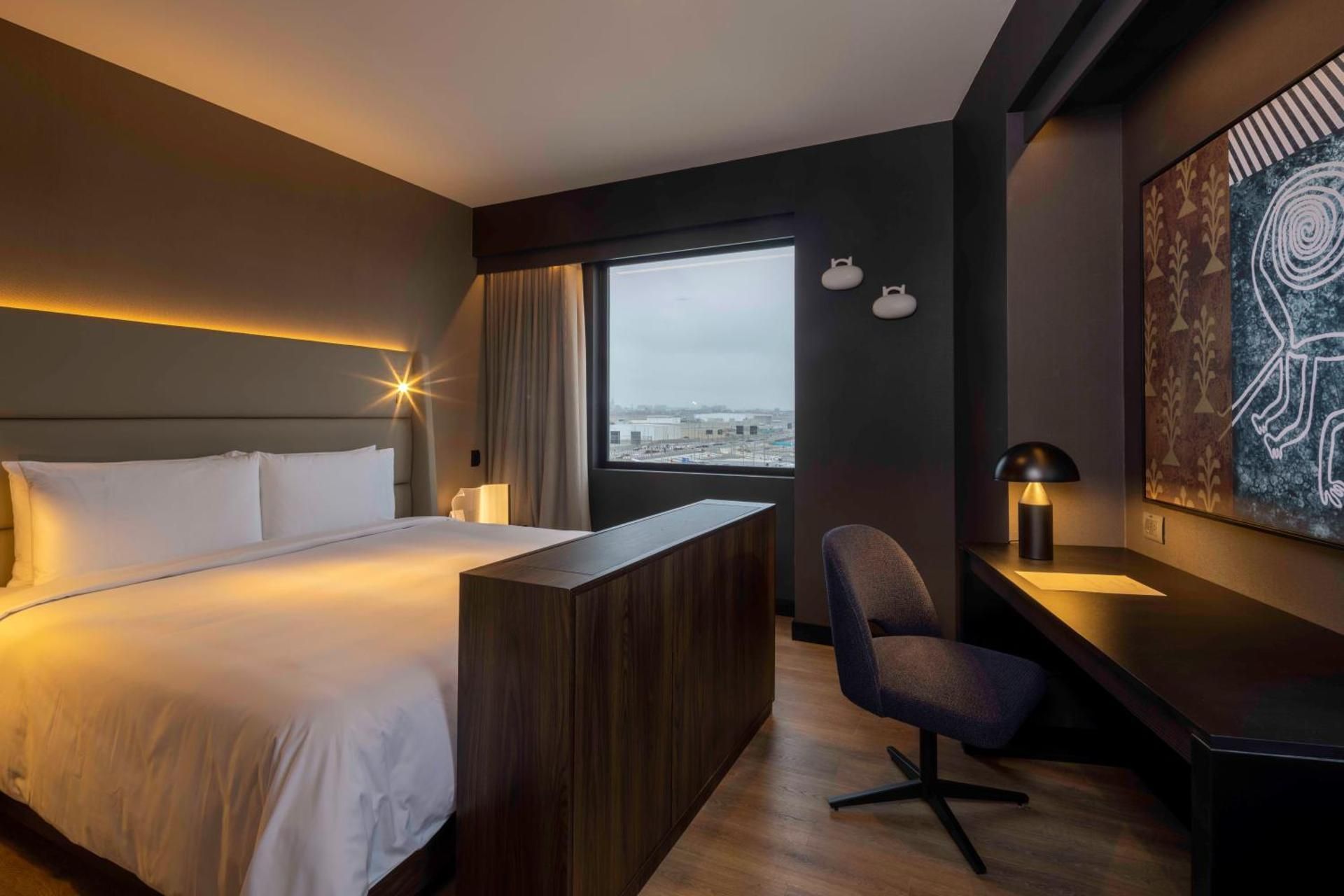 1 King Bed, Suite, Non-Smoking