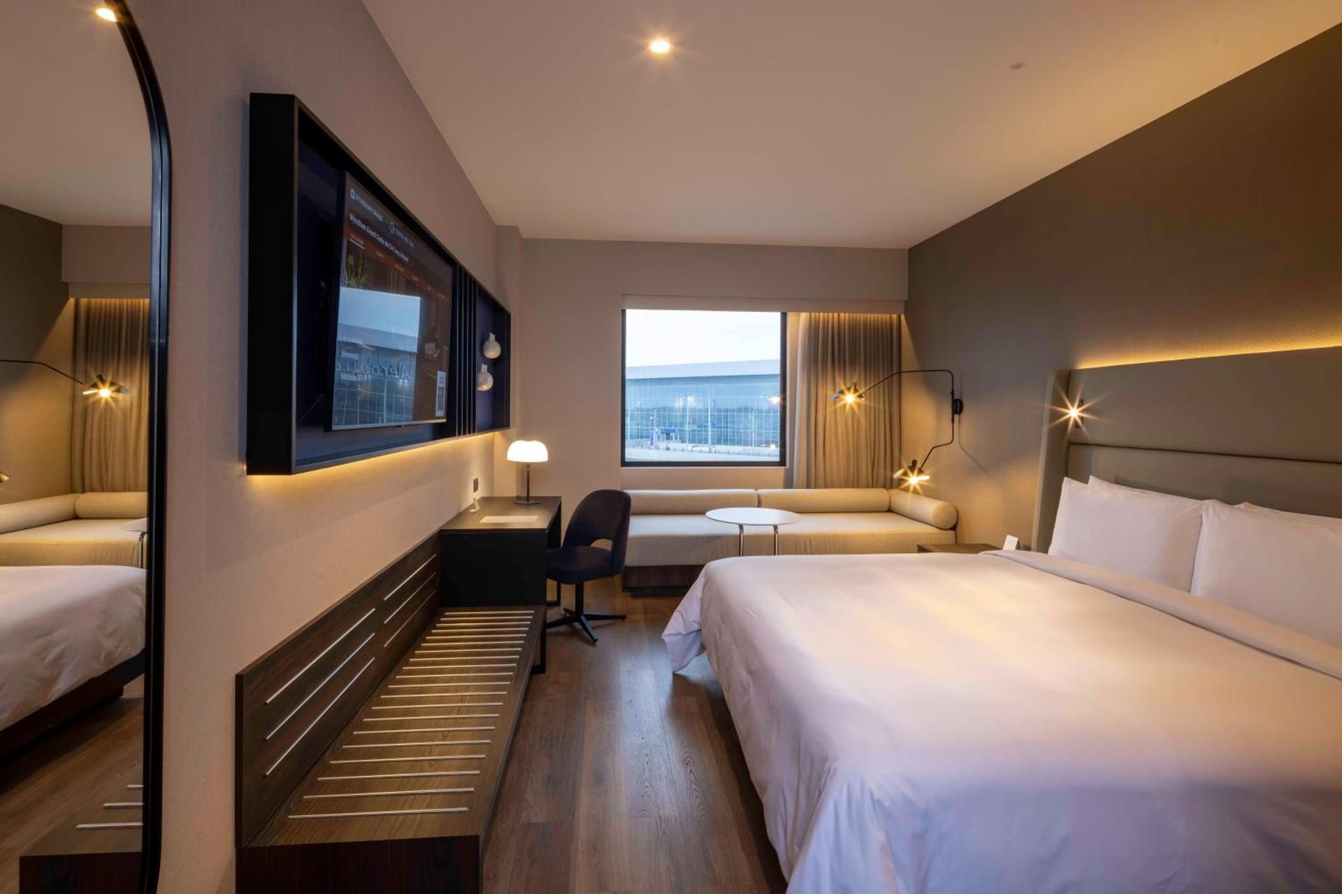 1 Queen Bed, Mobility Accessible Room, Non Smoking