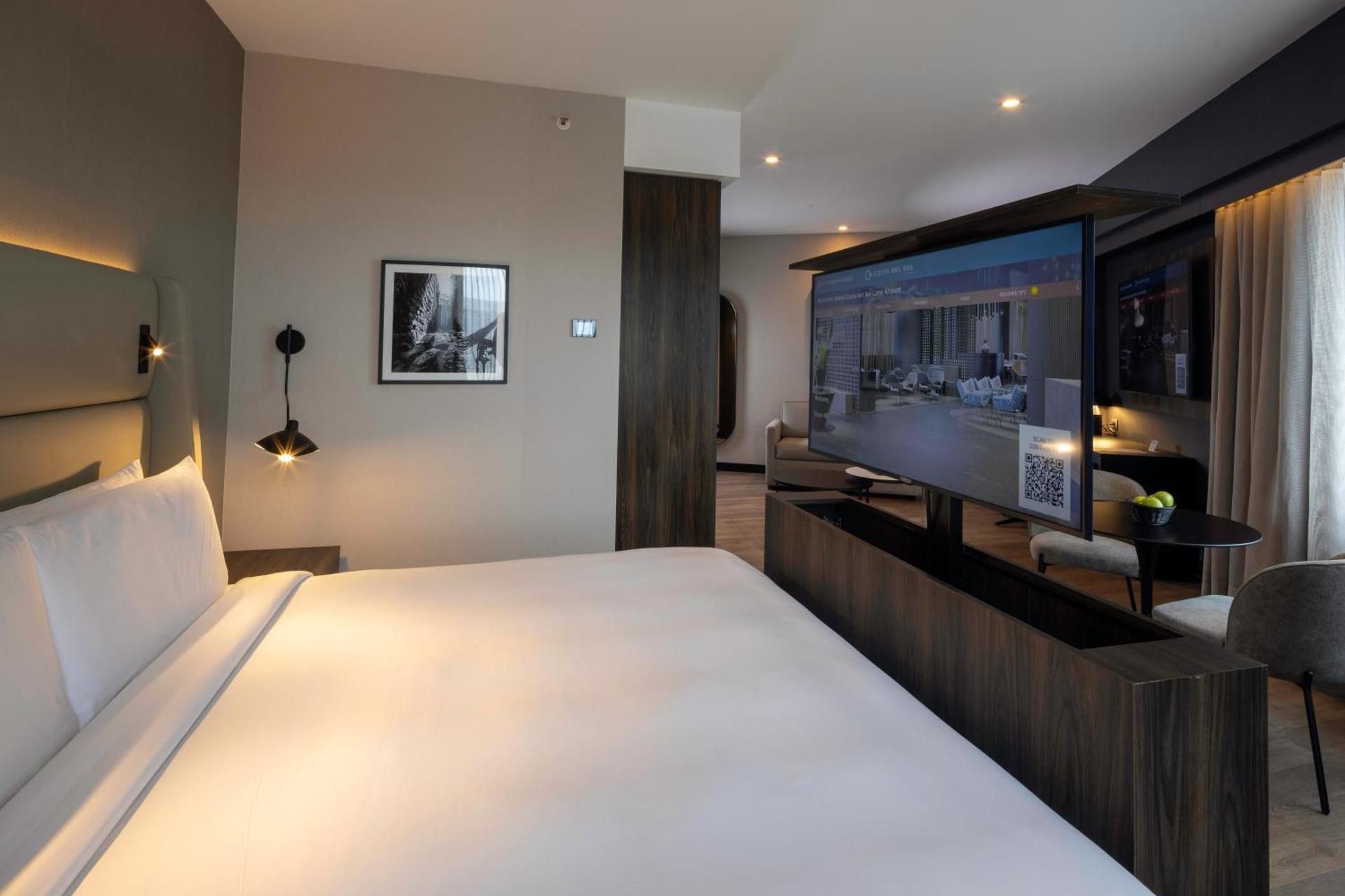 1 King Bed, Suite, Non-Smoking