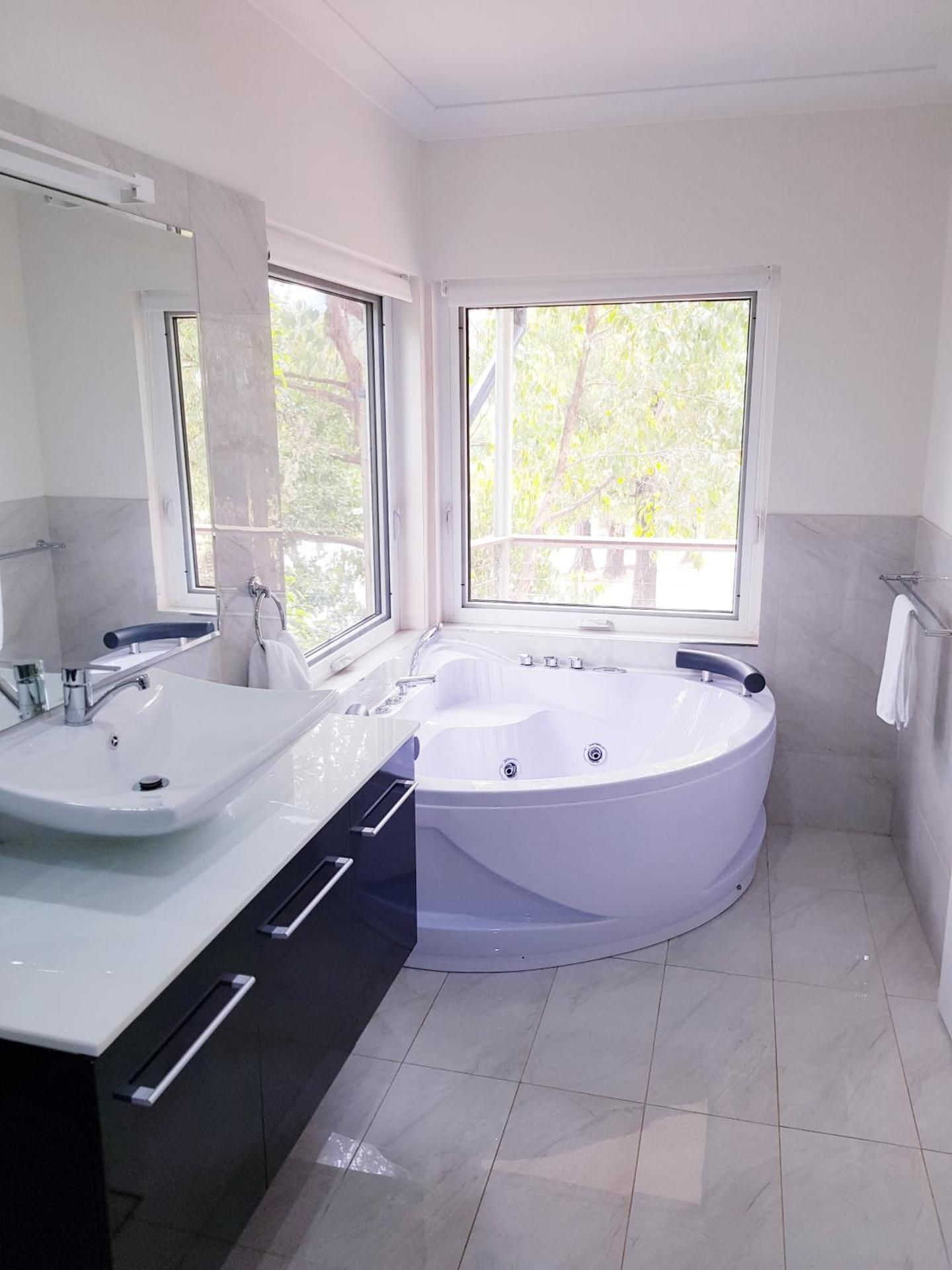 Merry Mary King Room with Spa Bath 3