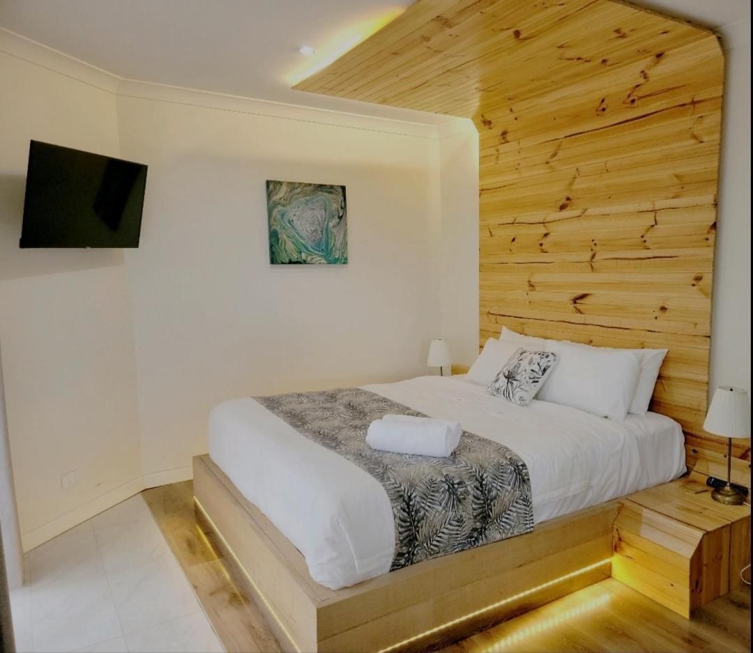 Merry Mary King Suite with Spa Bath 2