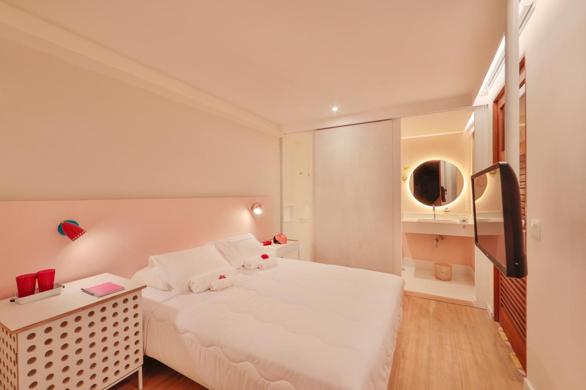 Deluxe Queen Suite
