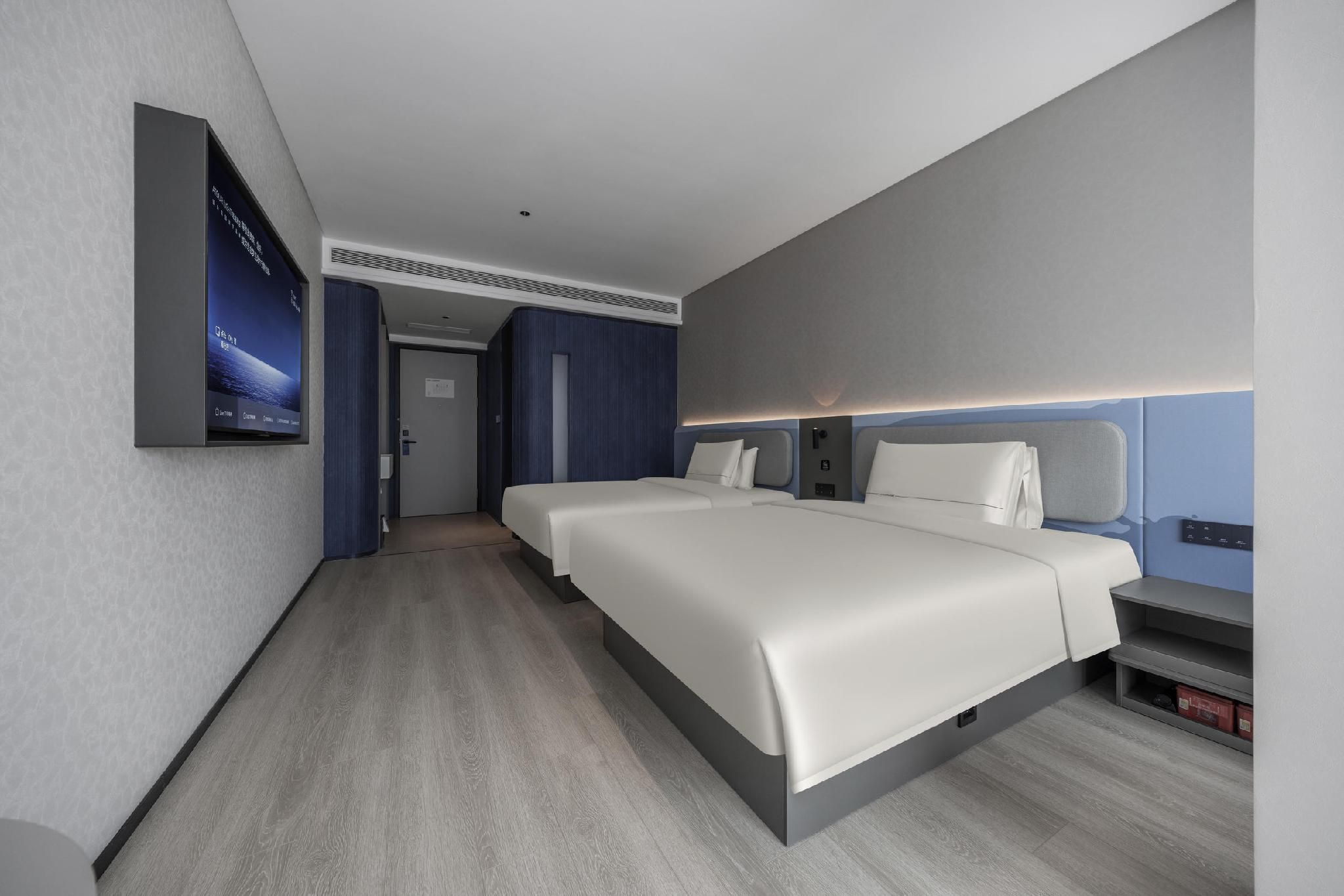 Atour - Select Family Room