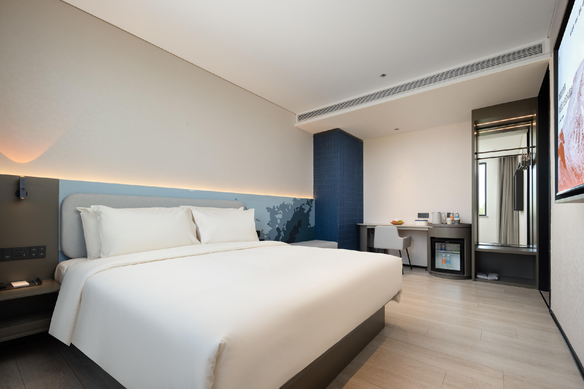 Selected Lake View Queen Room