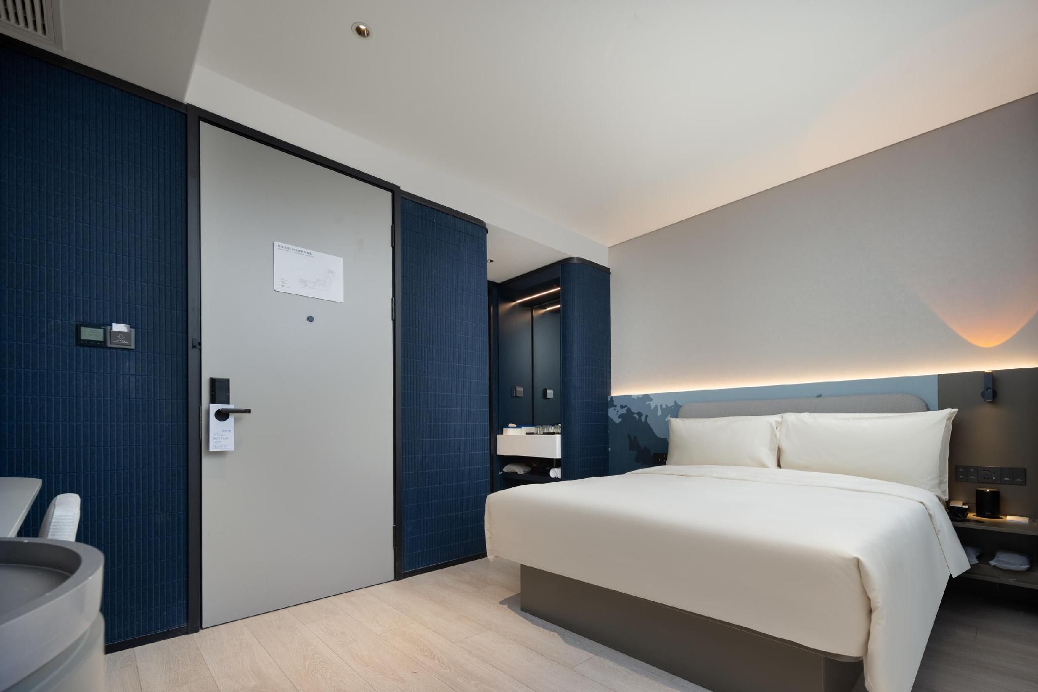 Comfort Queen Room