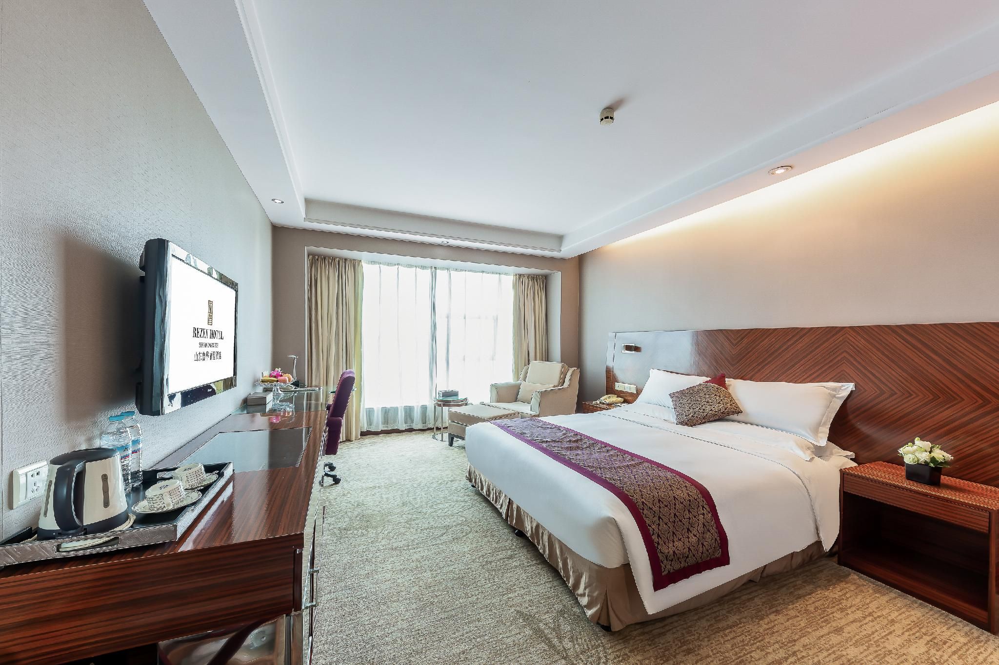 Rezen - Lake View 1 Bed Room