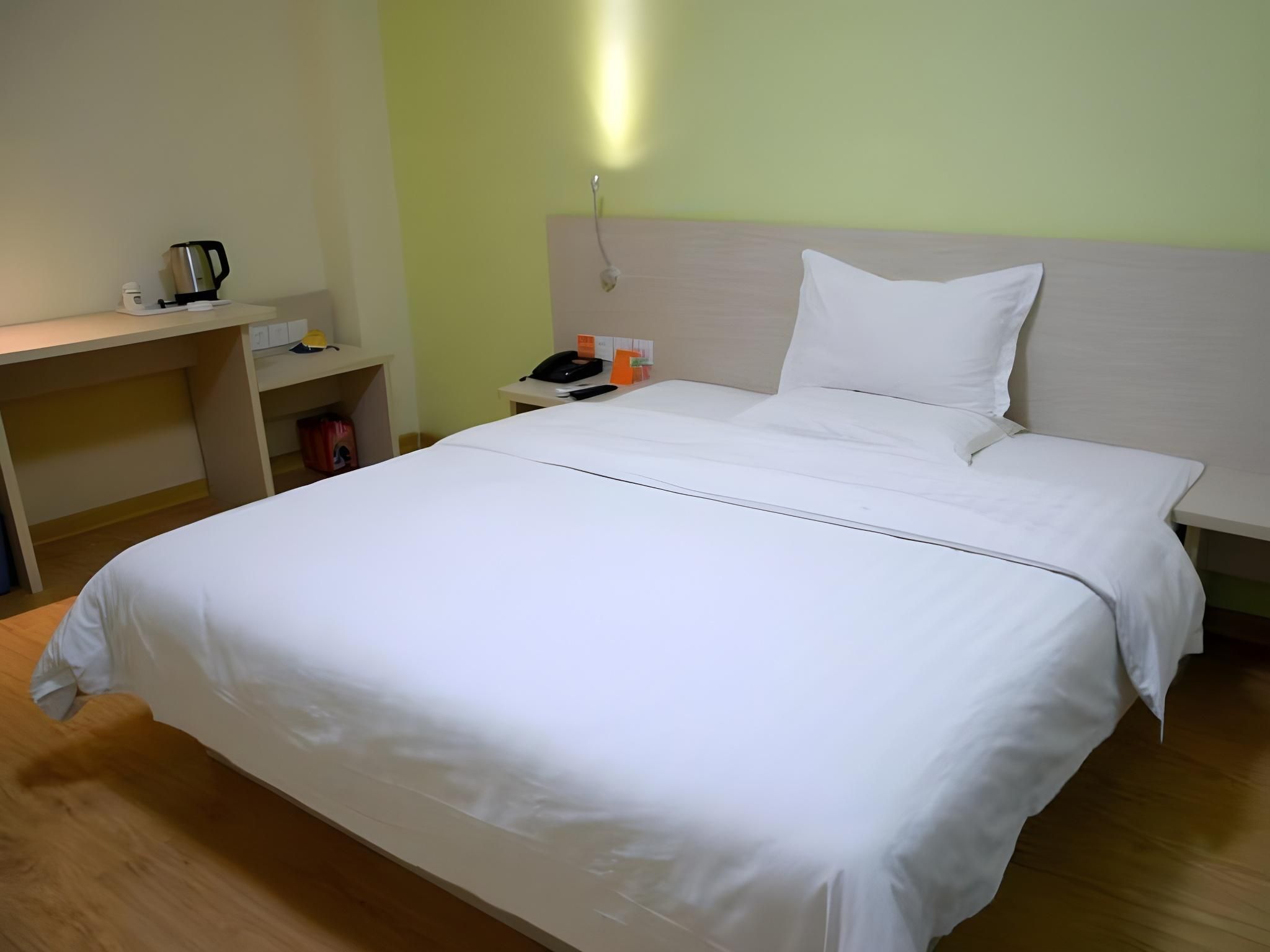 Business Queen Room