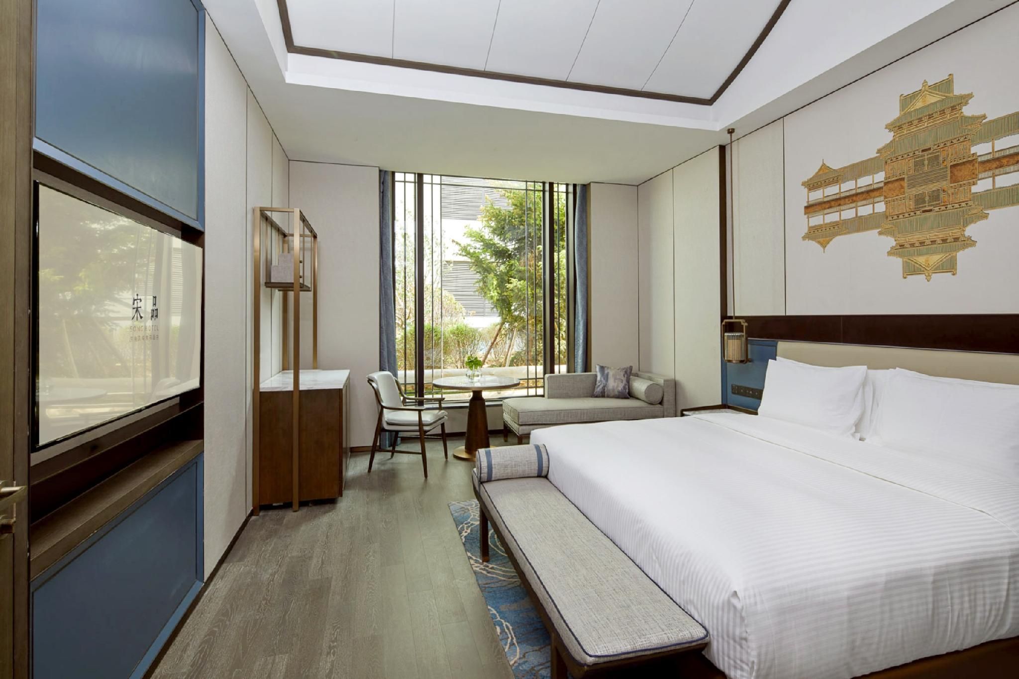Deluxe Courtyard King Room