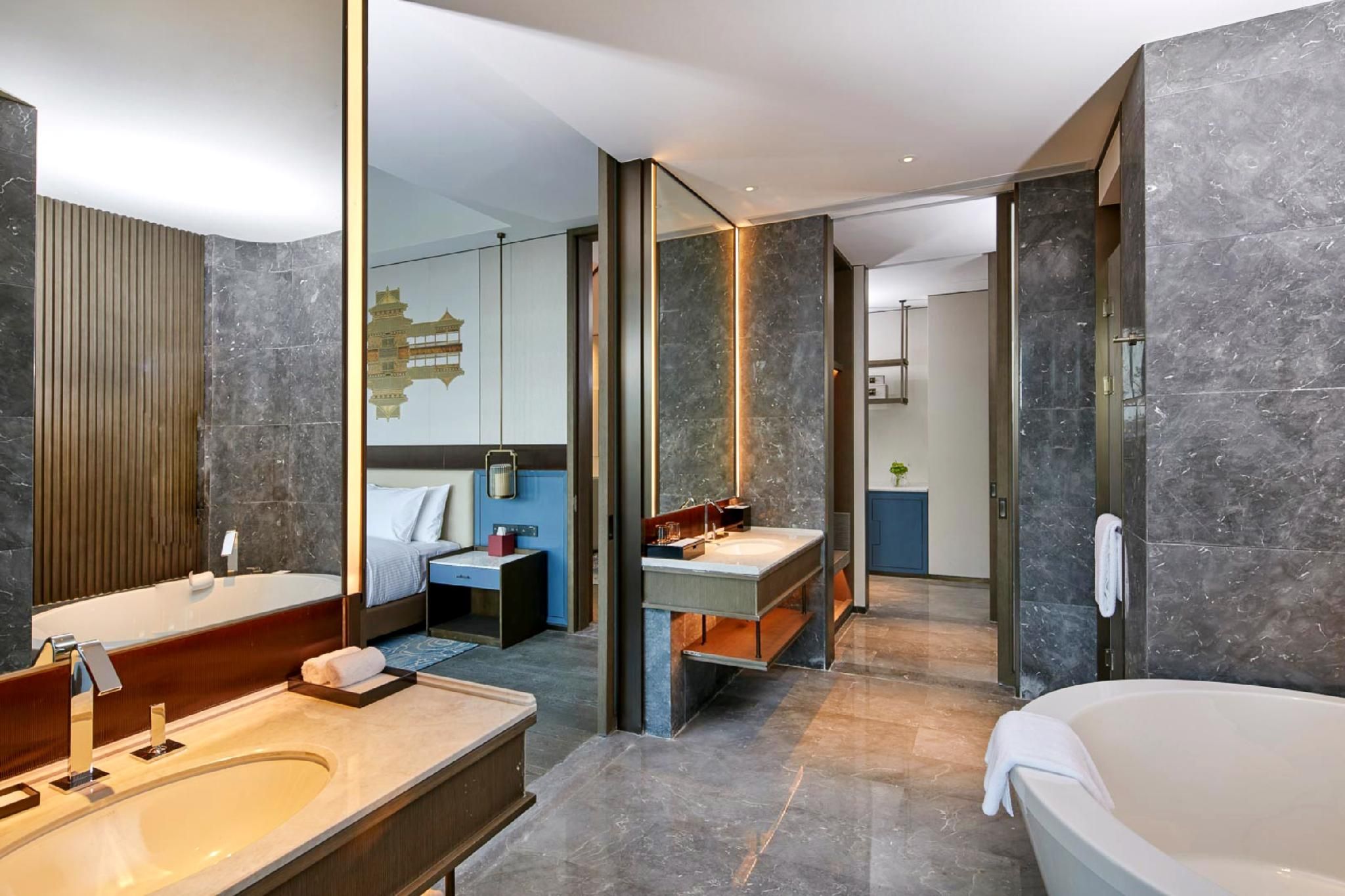 Courtyard Deluxe Suite