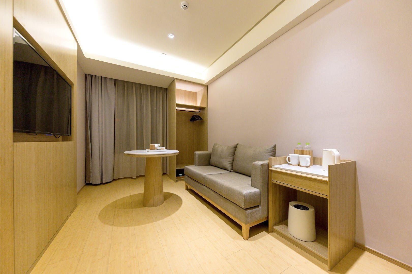 Huazhu - Suite With Twin Bed