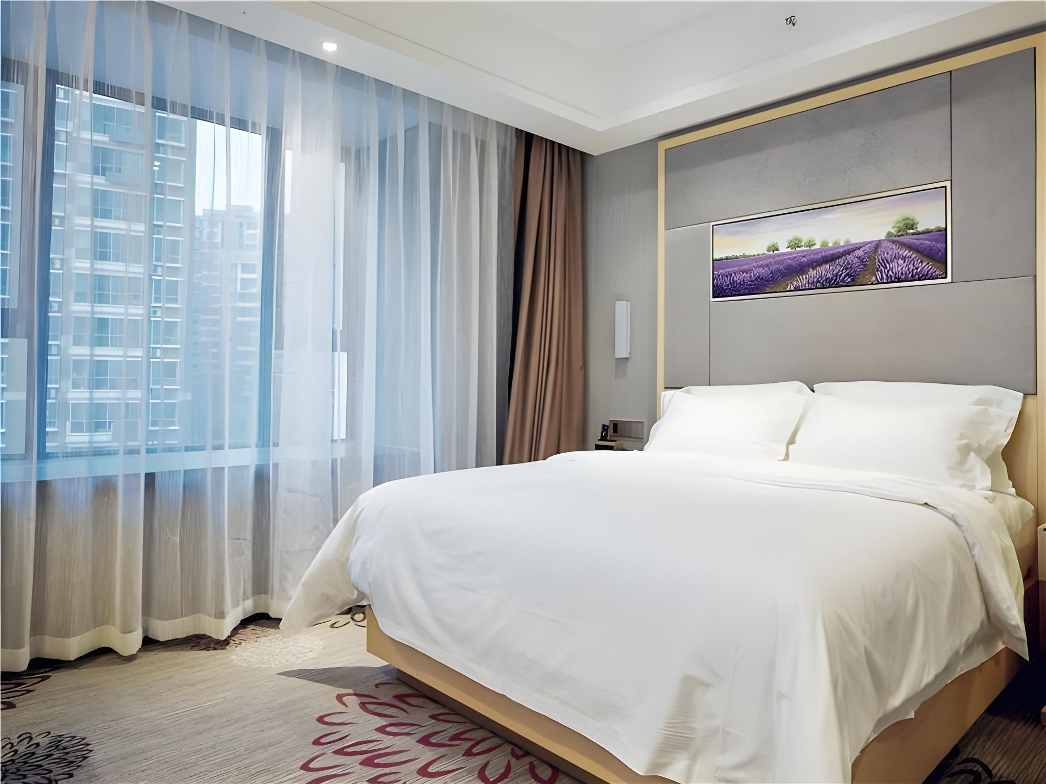 Queen Room with View