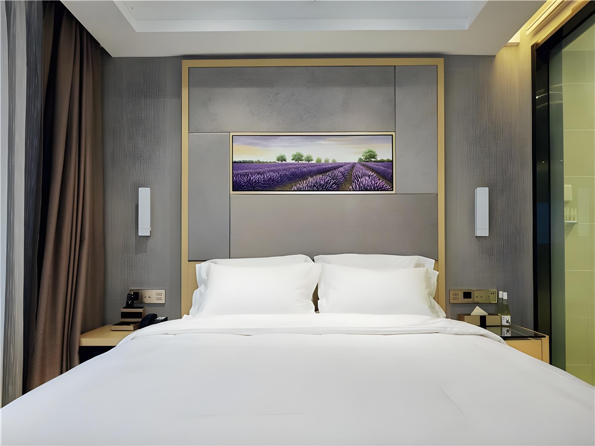 Queen Room with View