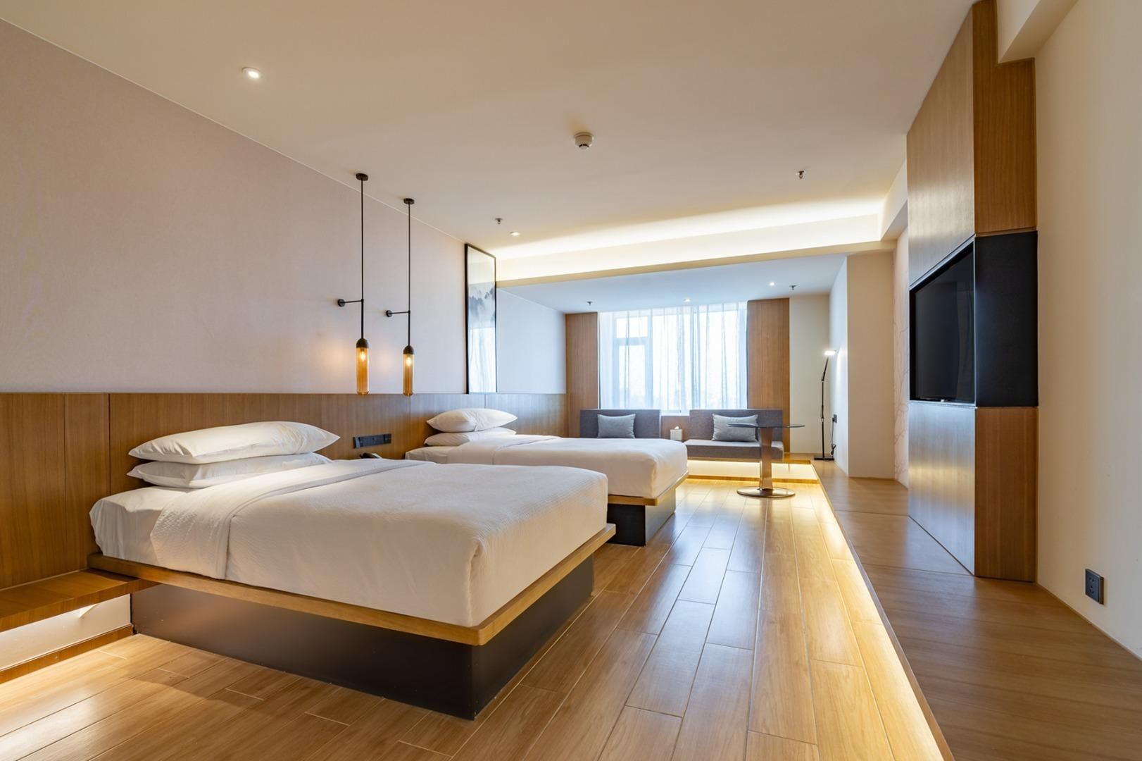 Huazhu - Superior Twin