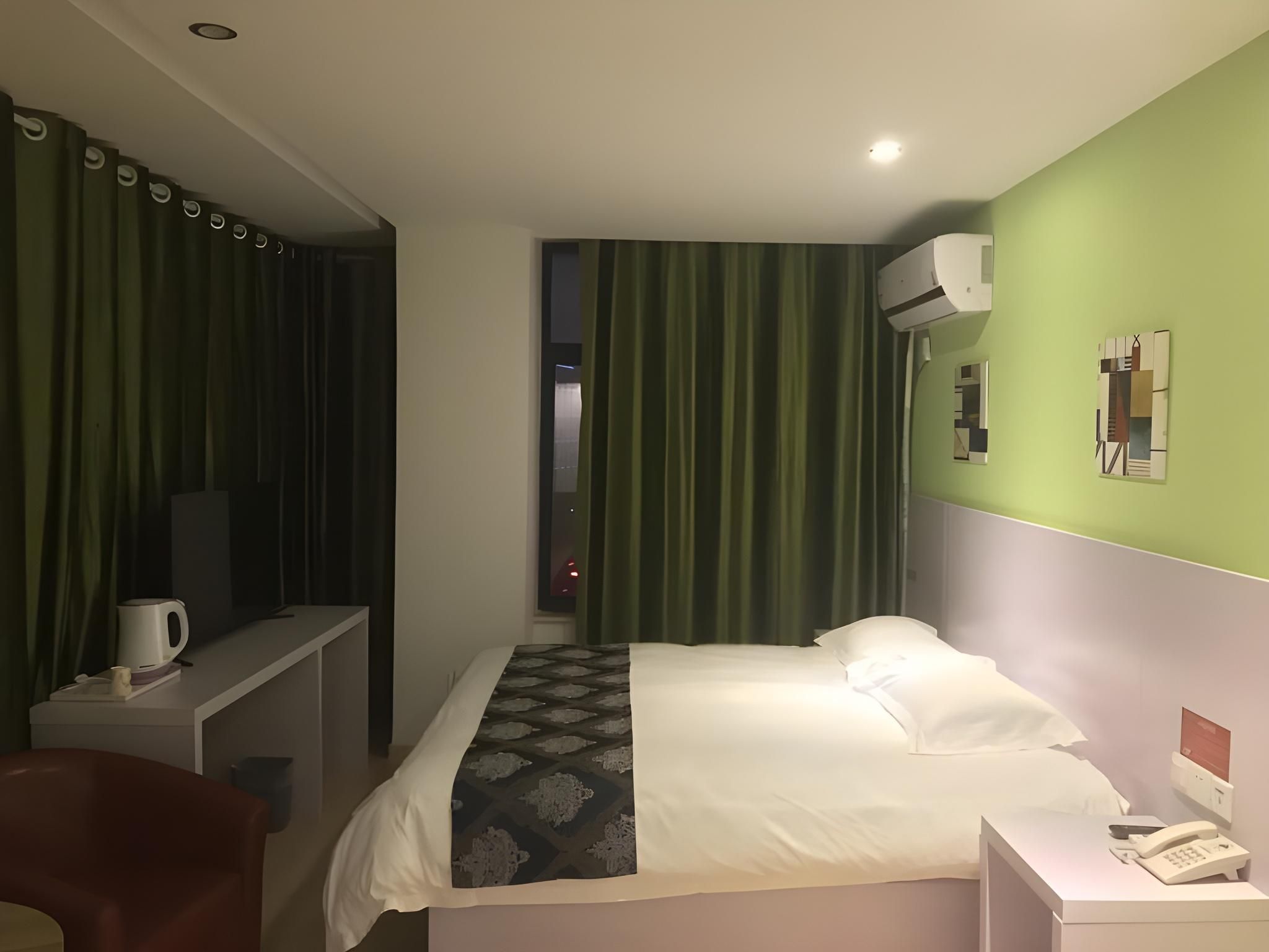 GTI - 1 Bed Room with View, 1.8M Bed