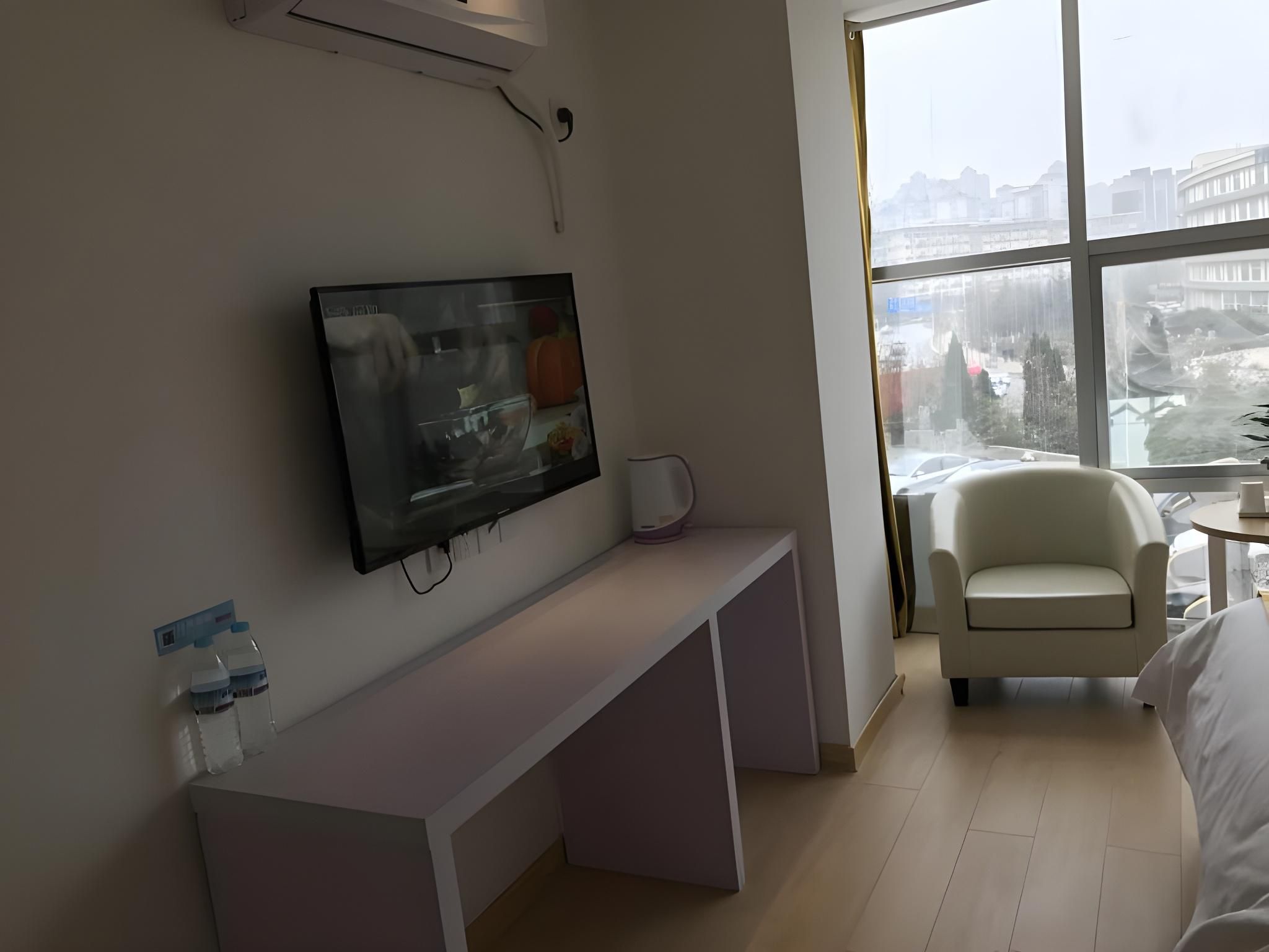 GTI - View 1 Bed Room, 1.5M Bed