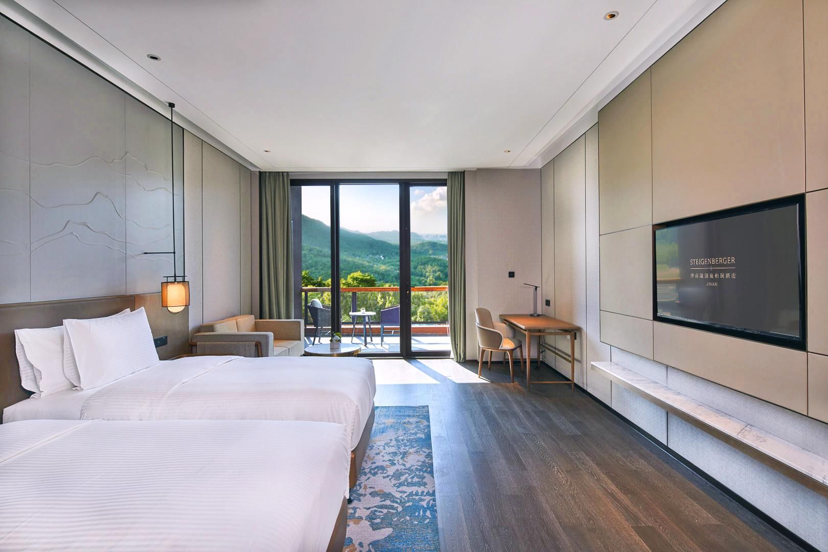 Superior Twin Room with Mountain View and Balcony