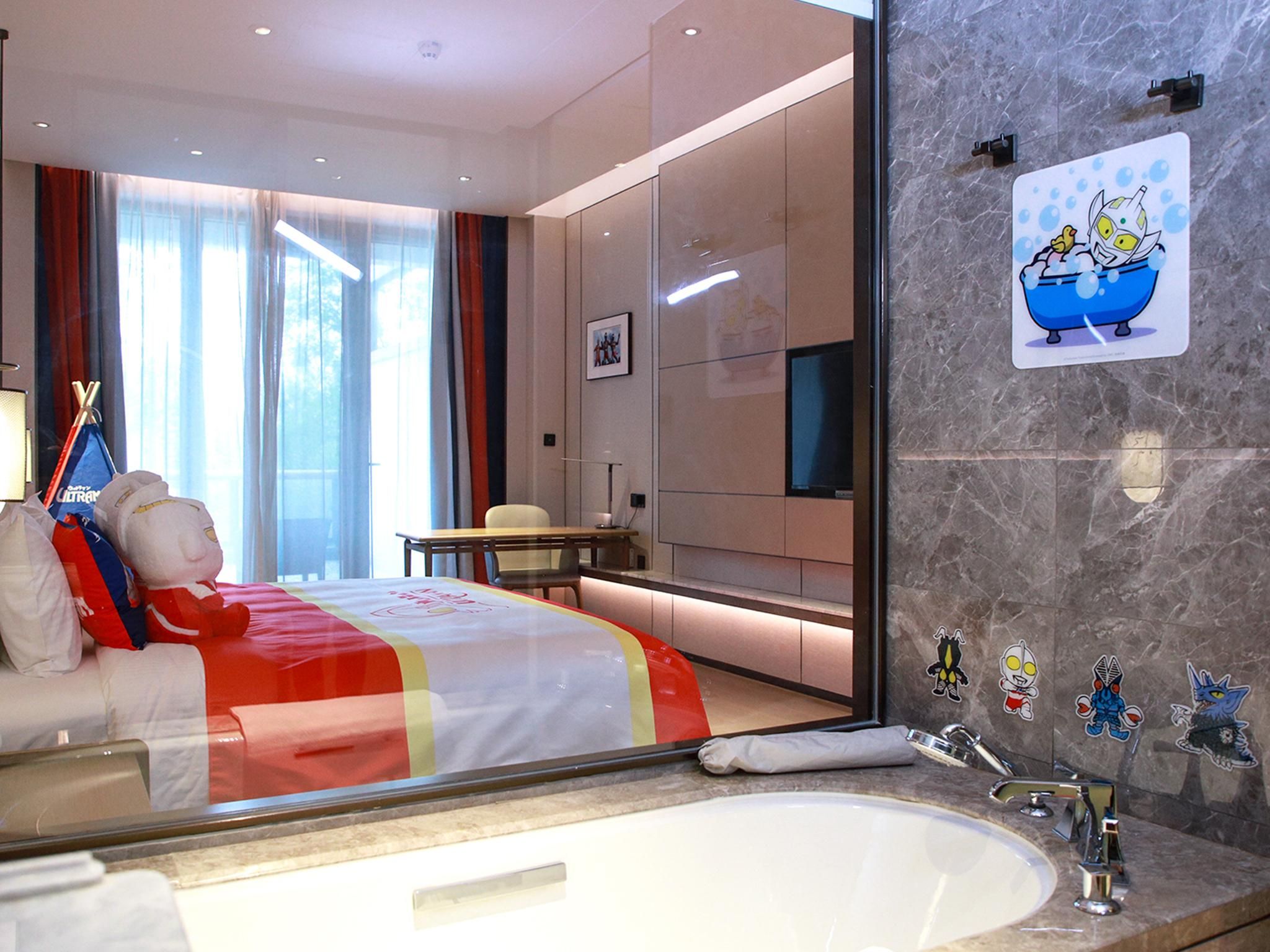 Ultraman Parent-child Queen Room