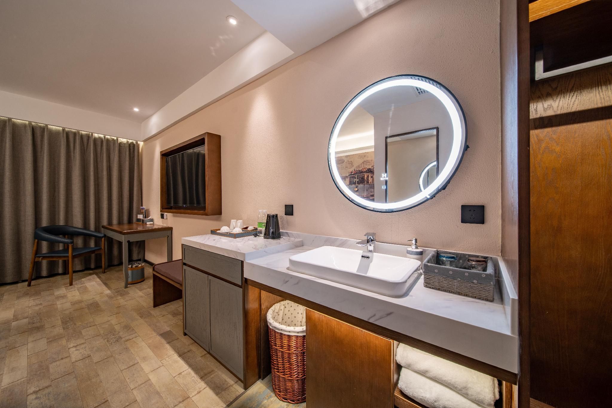 Double Room with British Style