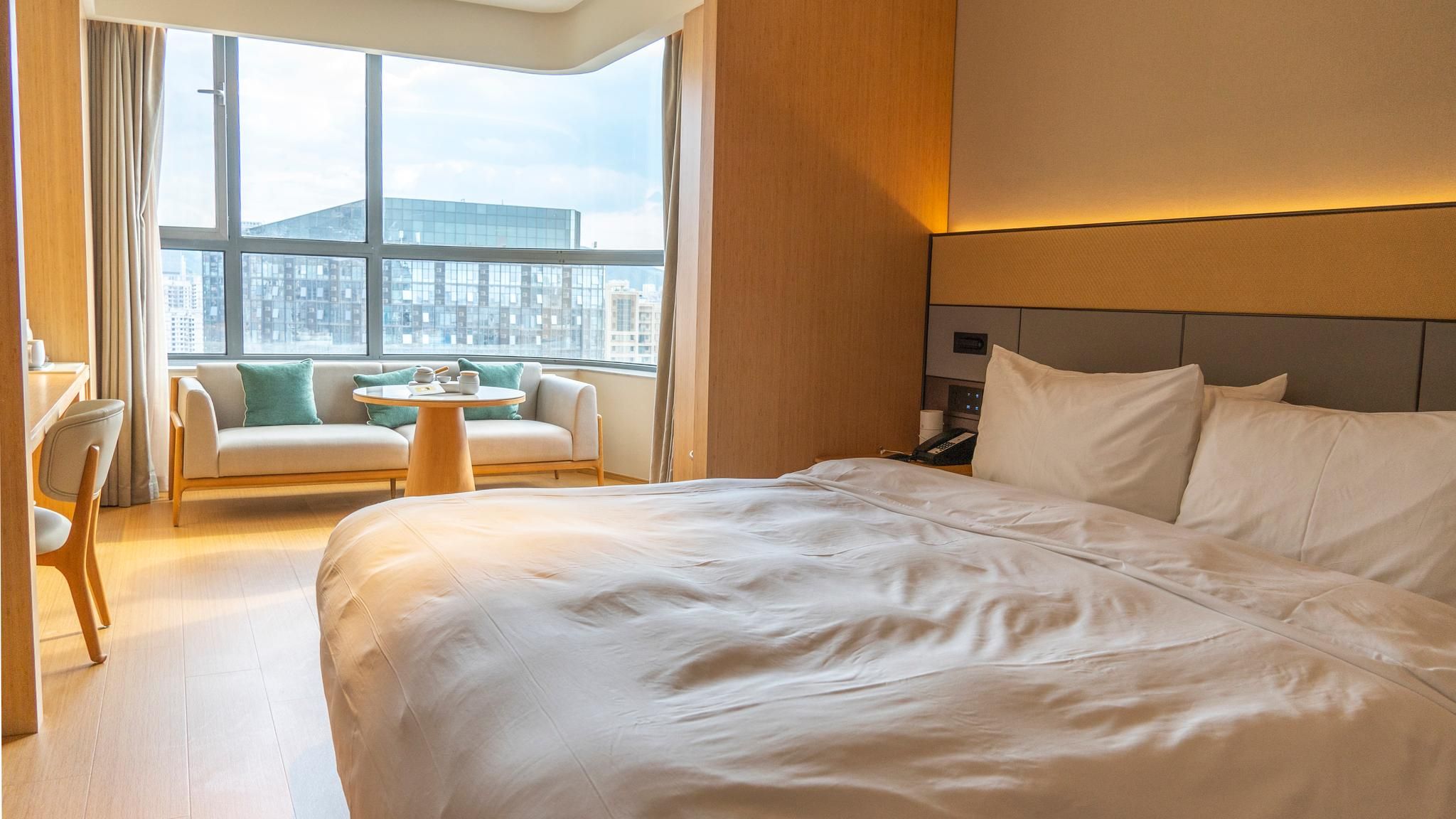 Superior Queen Room with View