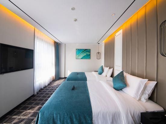 WH - Deluxe Room Twin