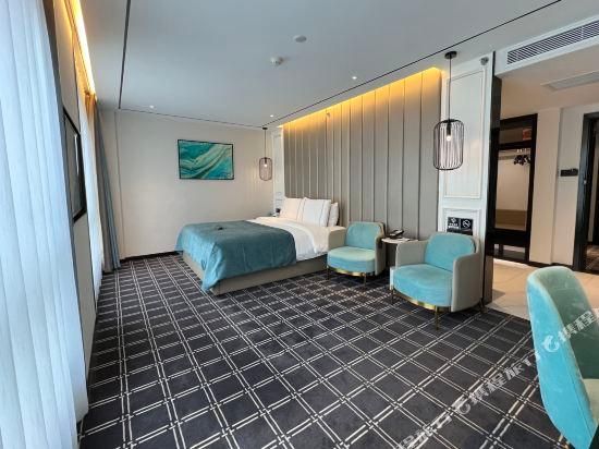 WH - Deluxe Bed Room