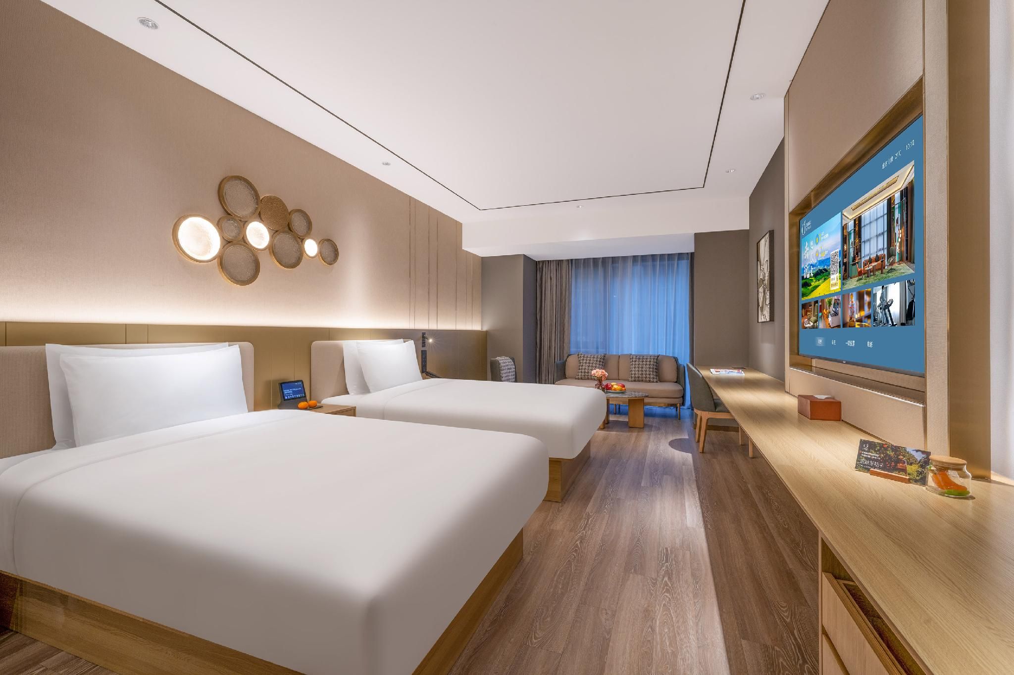 Orange Hotel Jinan Wuyingshan Middle Road Huazhu - Deluxe Twin Room with the View 2