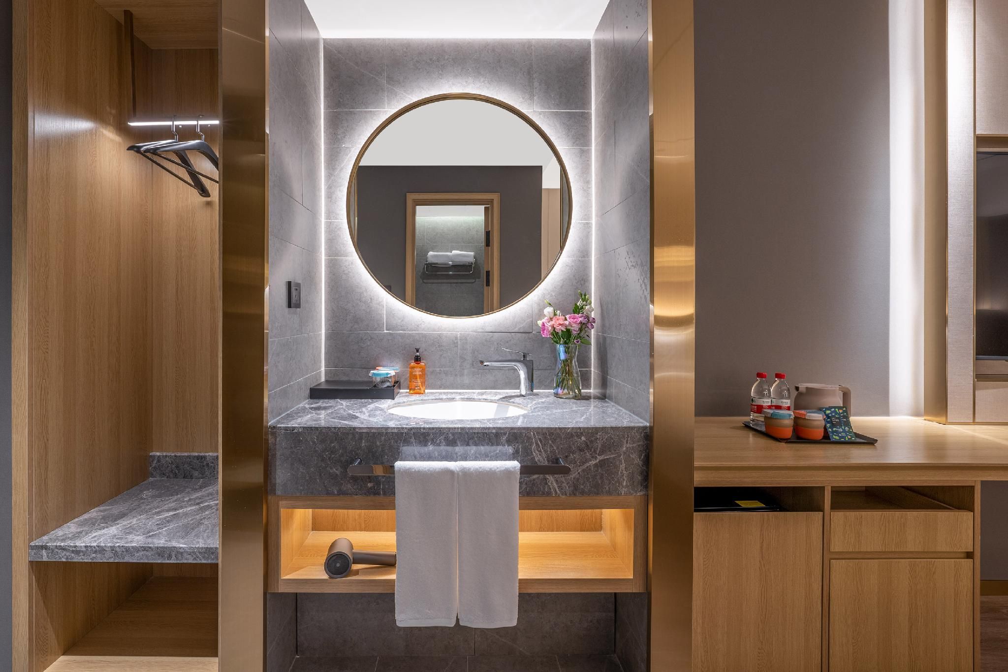 Huazhu - Yueruo Liujin Bonding Room