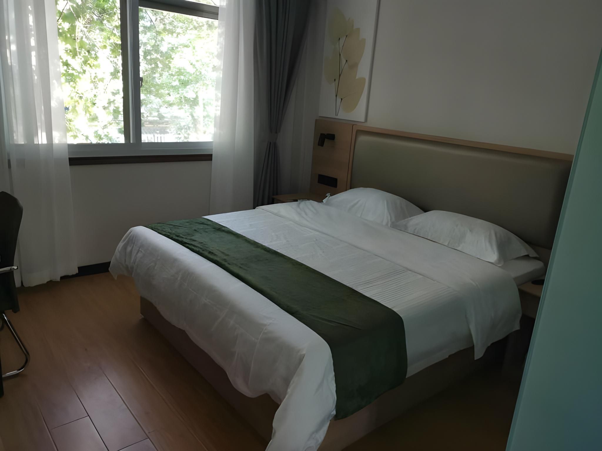 Hotel Queen Room