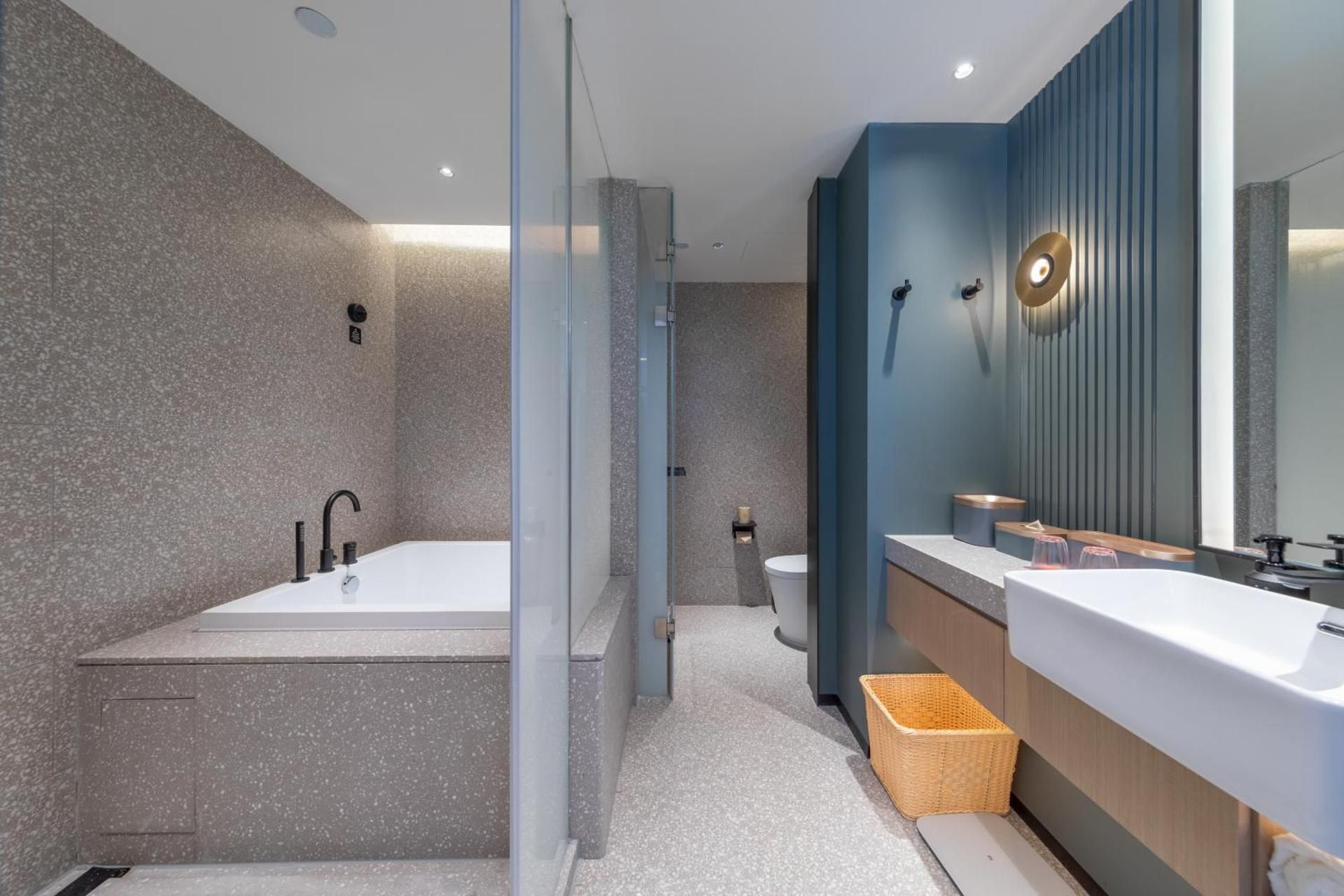 Jimu Twin Room with Bathtub