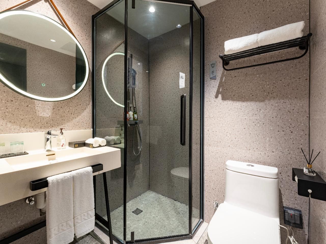 Dossen - Standard Bed Room