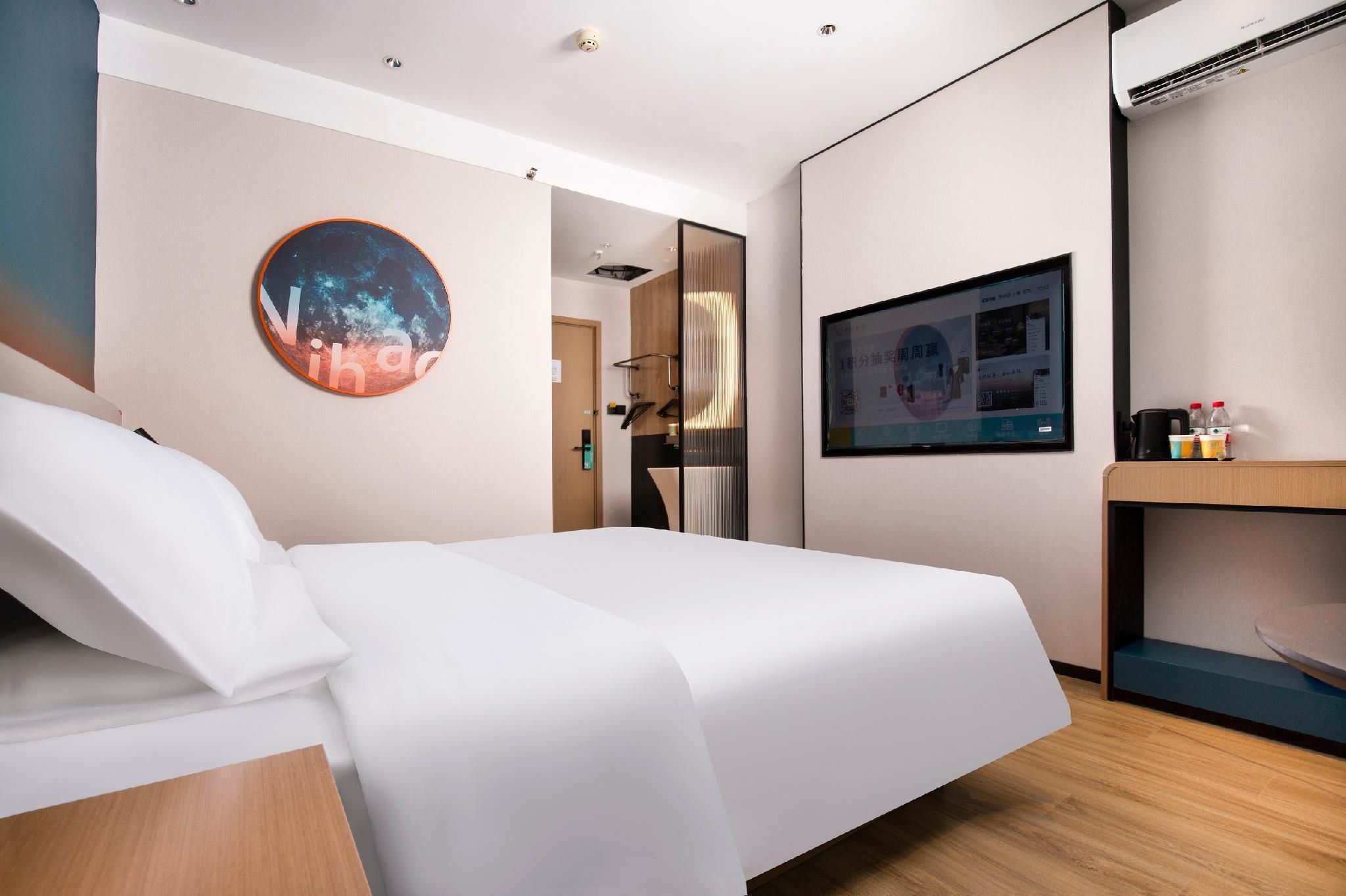 Huazhu - Room With Bed