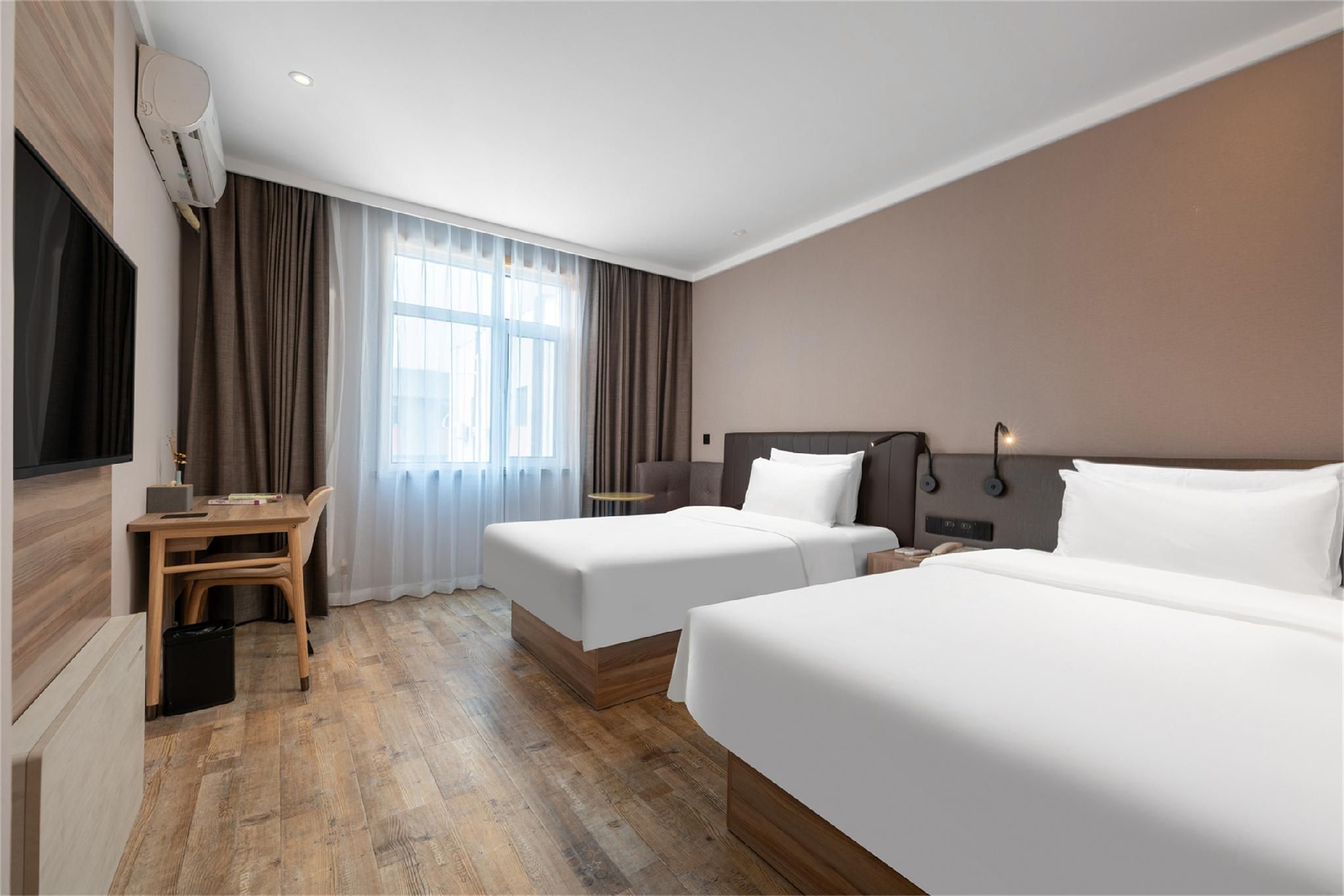 Huazhu - Superior Twin