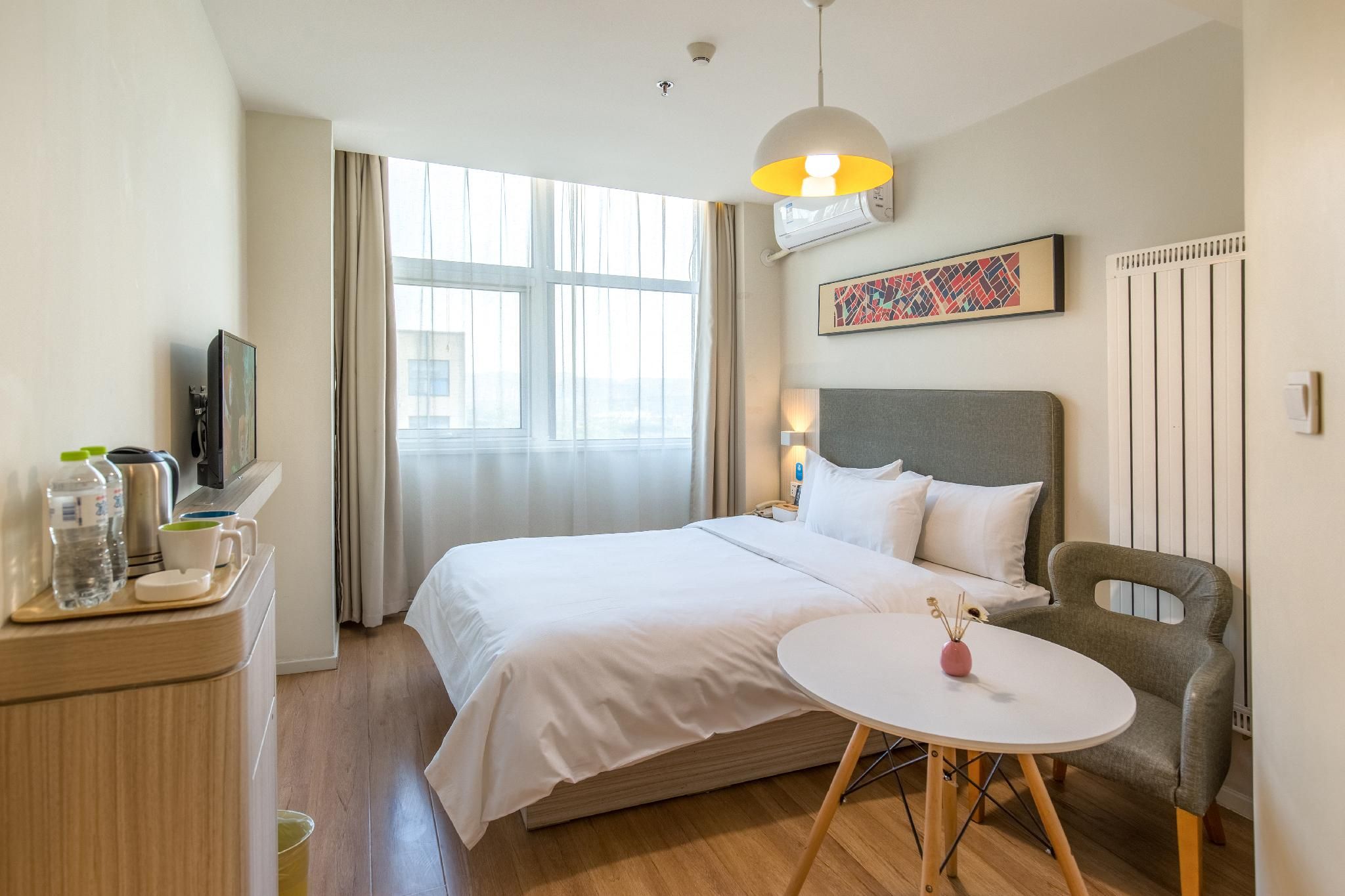 Huazhu - Room With Bed