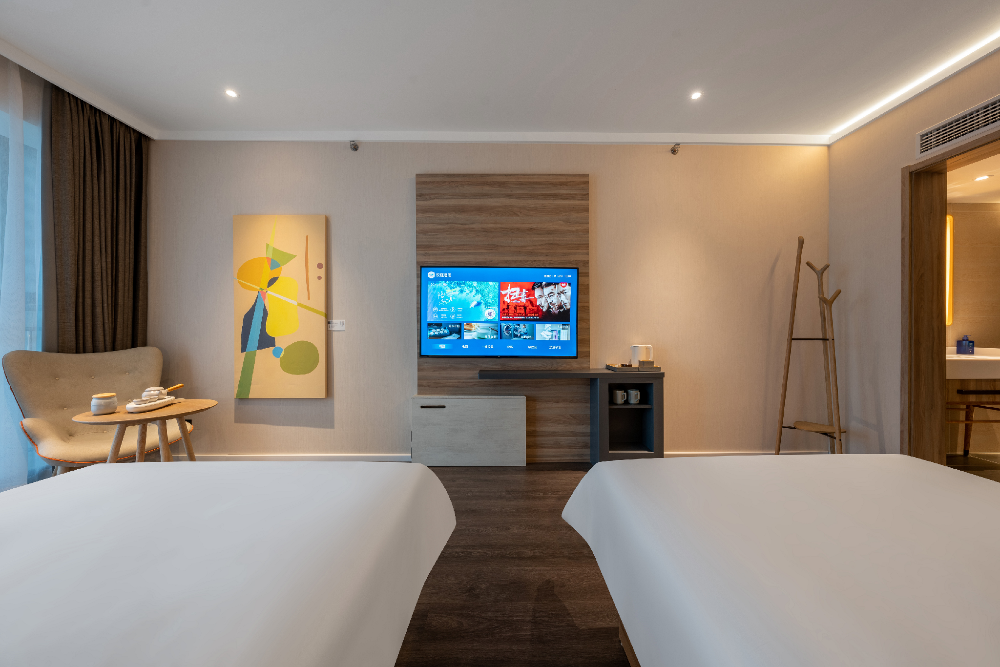 Huazhu - Superior Twin