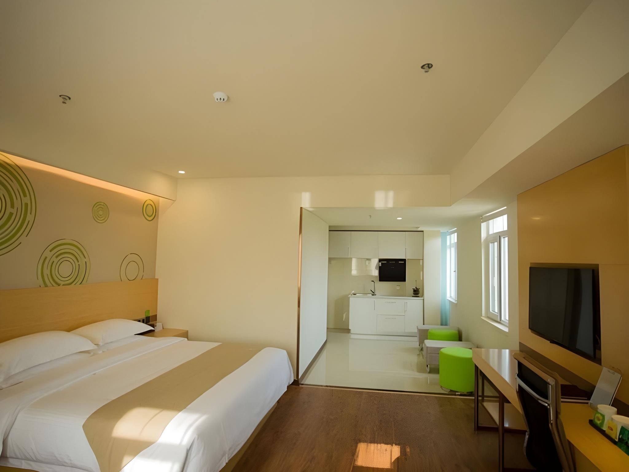 Feature Queen Room