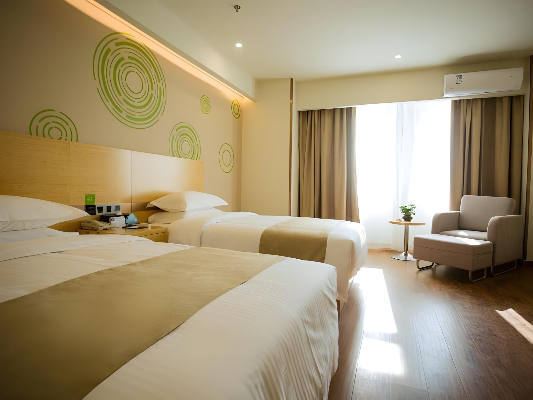 Hotel Queen Room