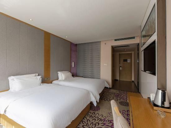 Twin Deluxe Room