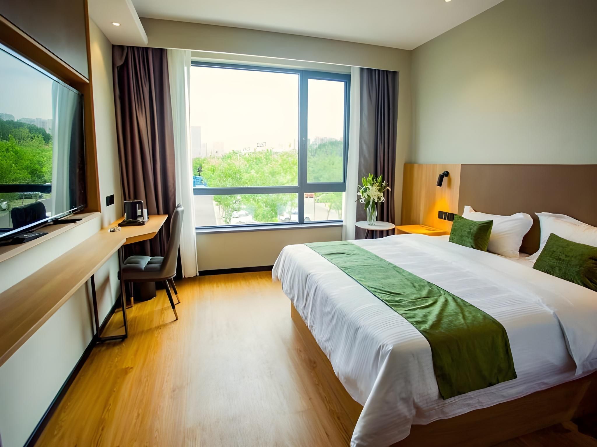 Hotel Queen Room