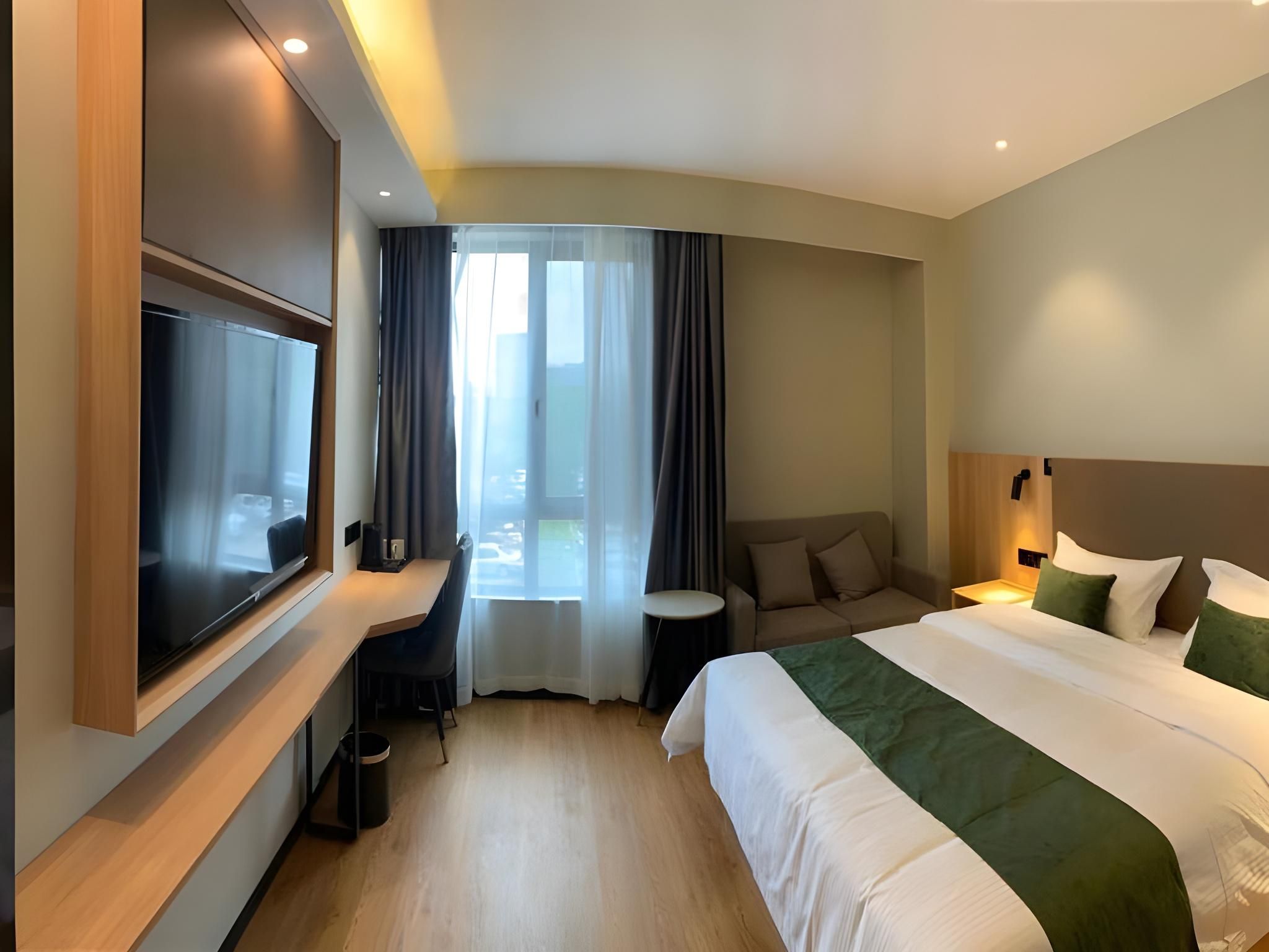 Hotel Queen Room
