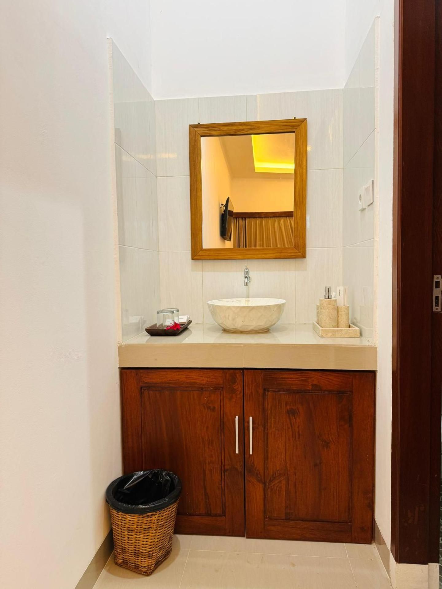 Deluxe Room (2 Adults + 1 Child)