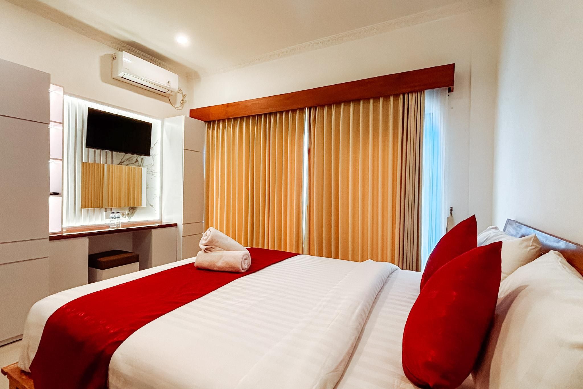 Deluxe Room with Balcony