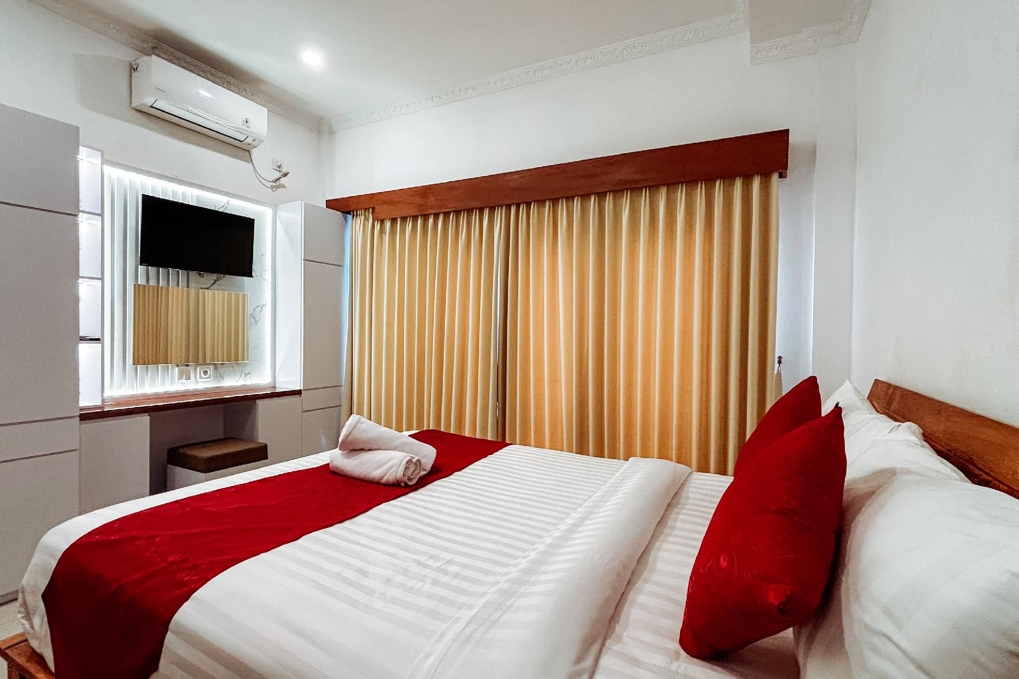 Deluxe Room with Pool View