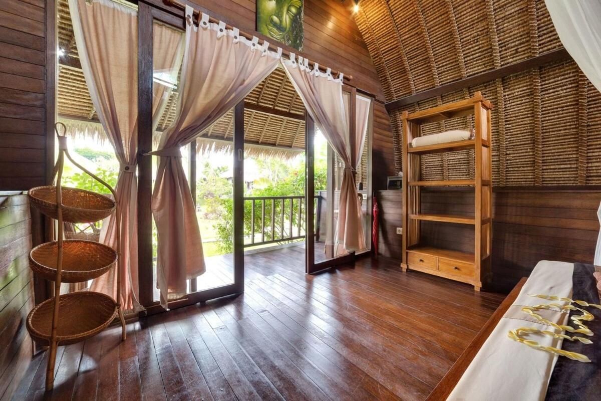 Bungalow with Garden View