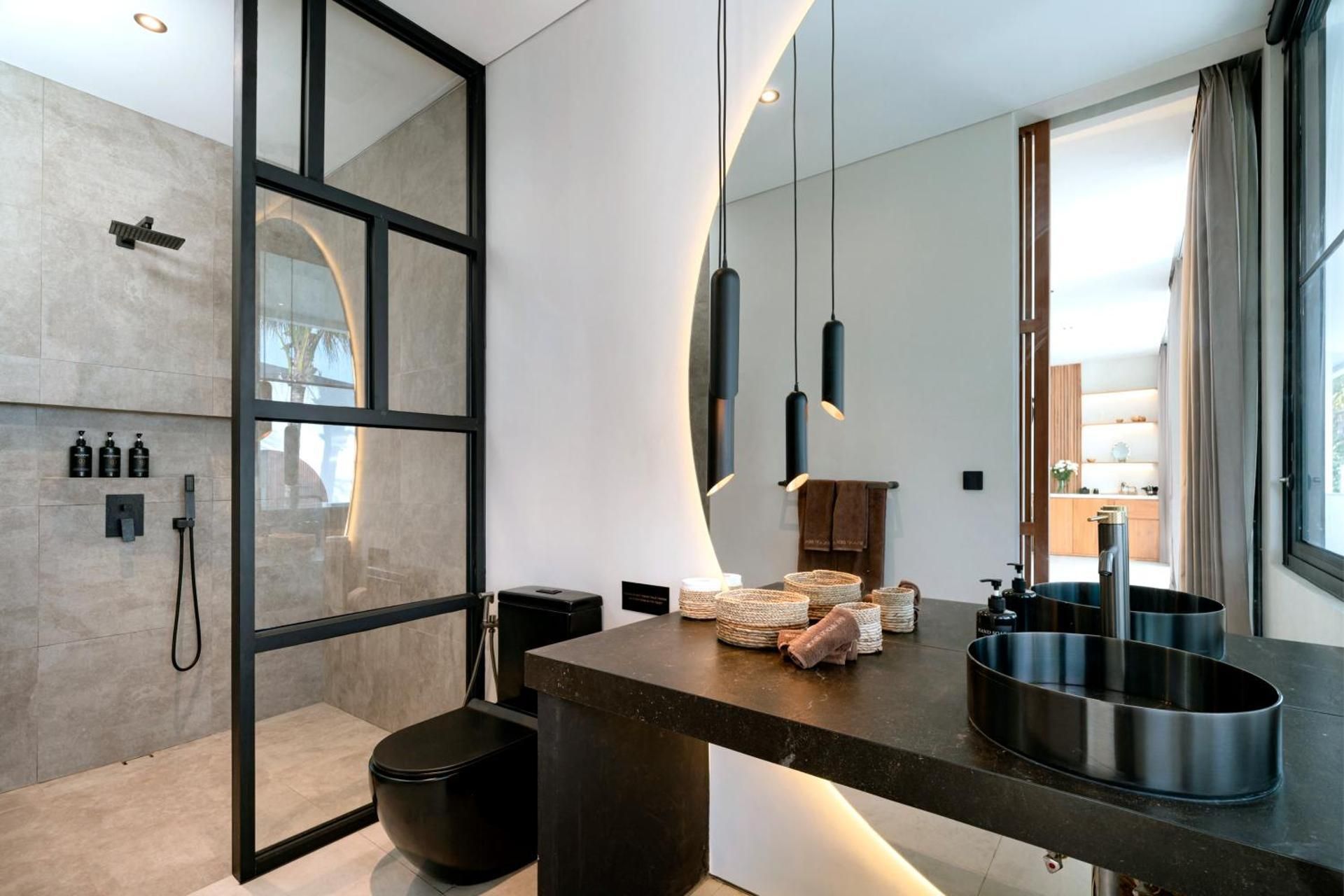 Deluxe One-Bedroom Apartment