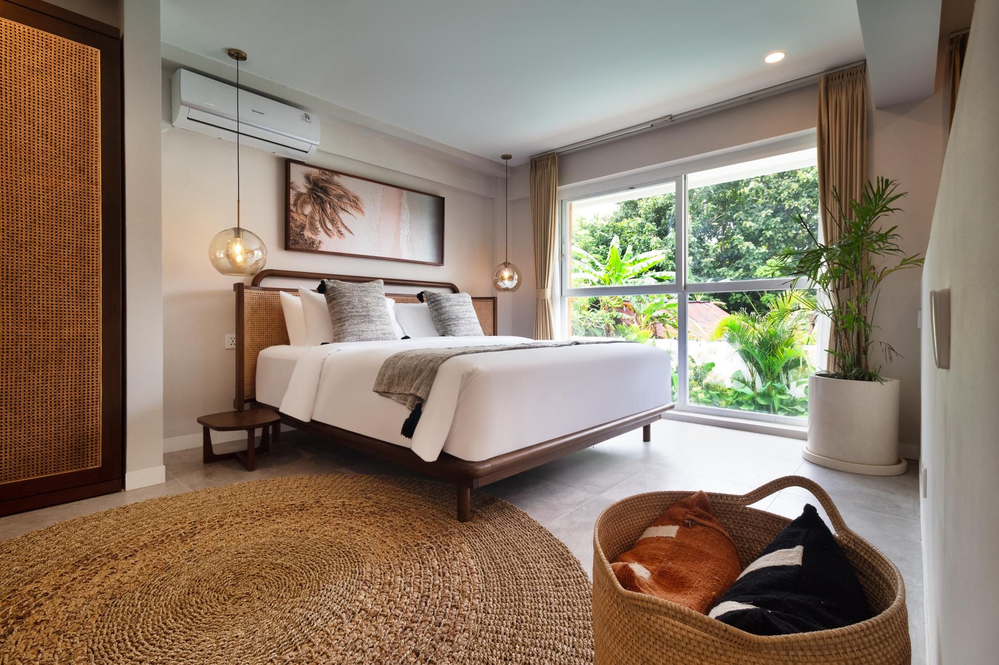 Cozy Deluxe King Bed