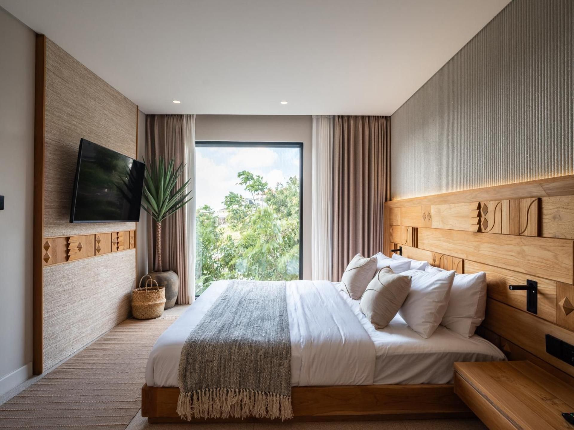 Suite with Garden View