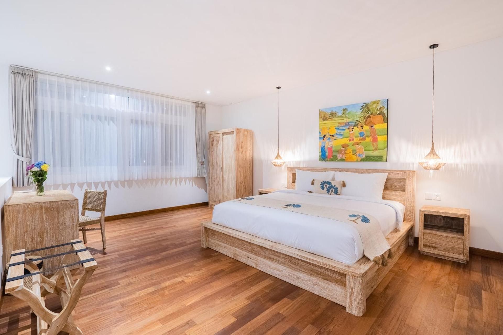 King Suite with Pool View