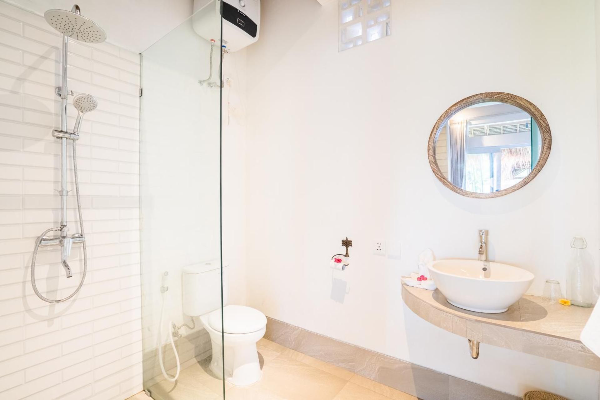 King Suite with Pool View