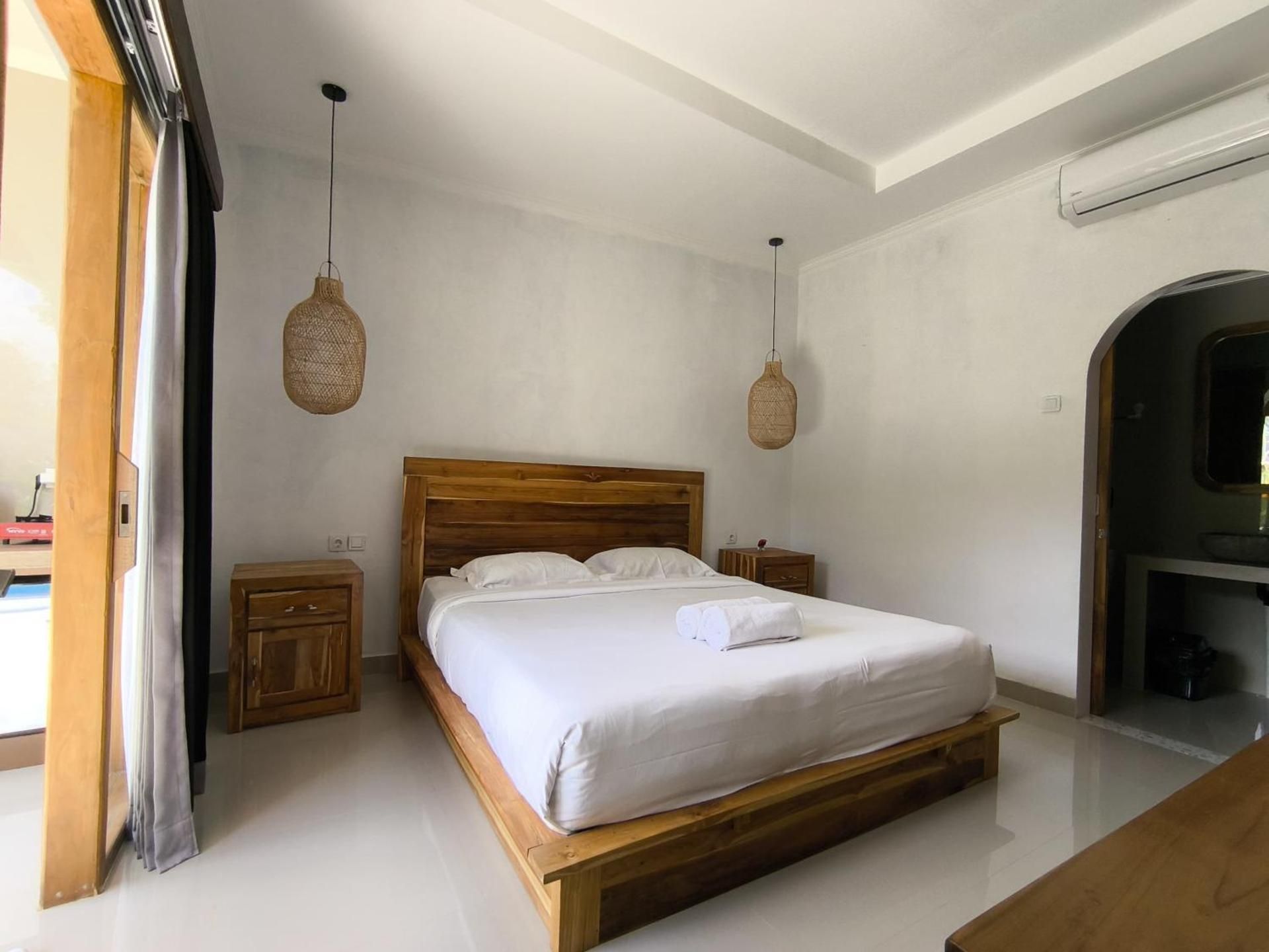 Standard Queen Room