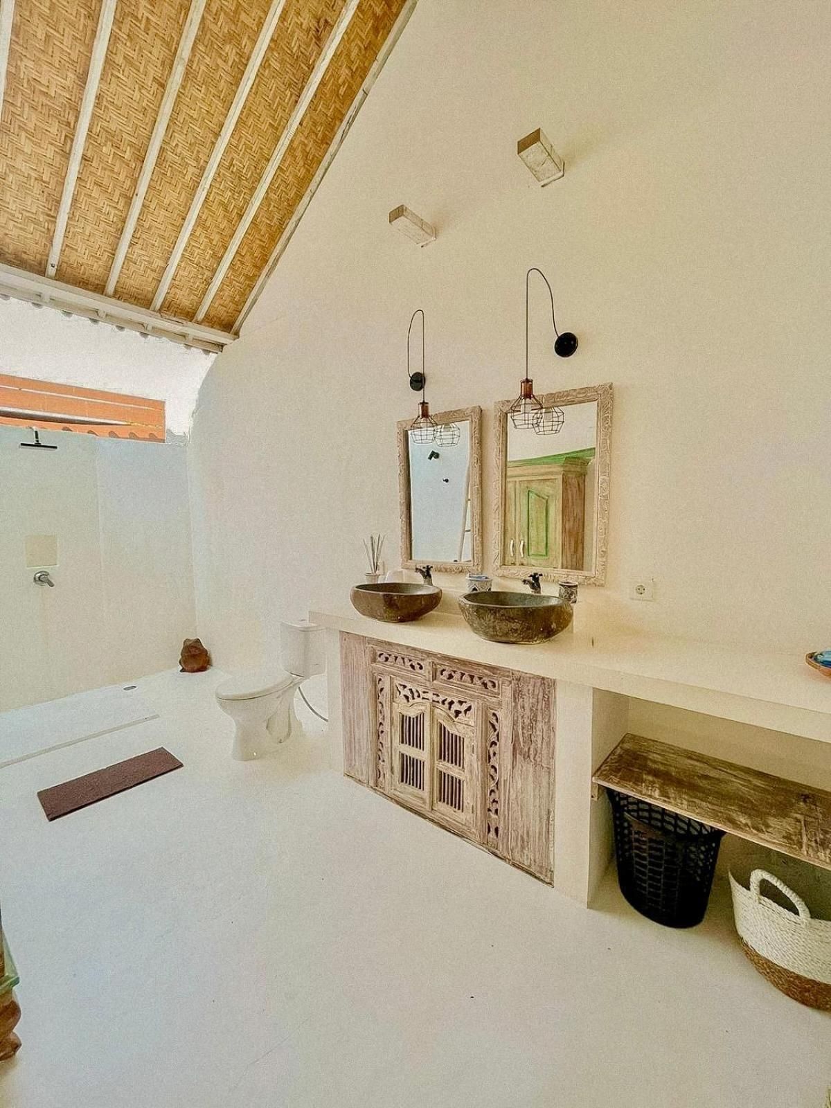 Suite with Pool View
